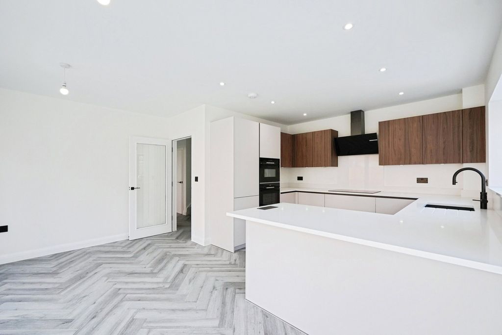 Property photo 1 of 15 Picture No. 03