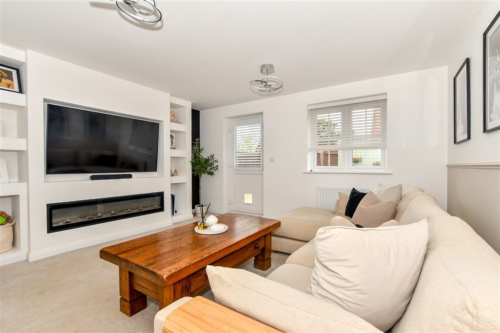 Property photo 3 of 14 Lounge