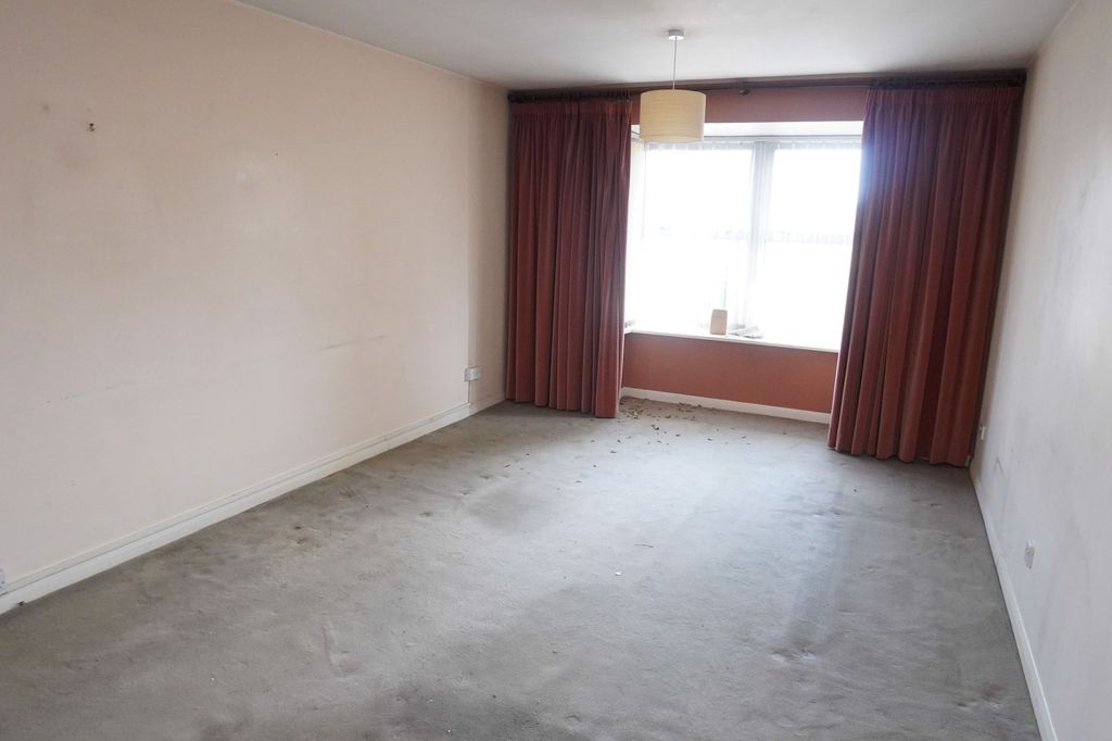 Property photo 2 of 9 Photo 3