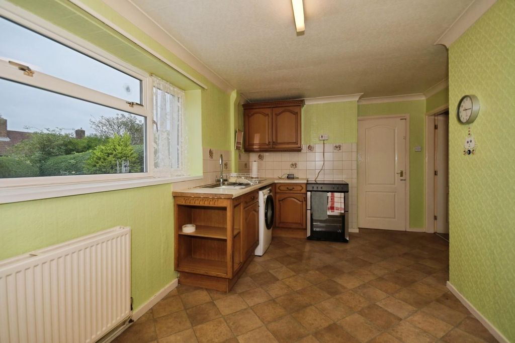 Property photo 3 of 16 Kitchen 03.Jpg