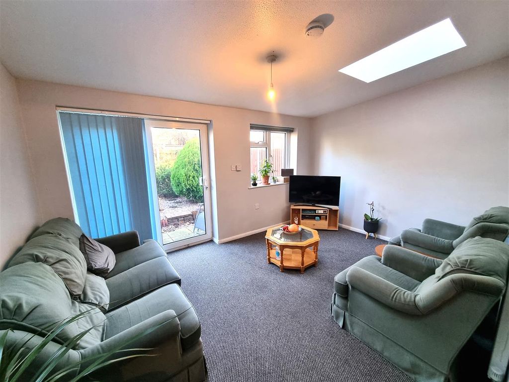 Property photo 2 of 8