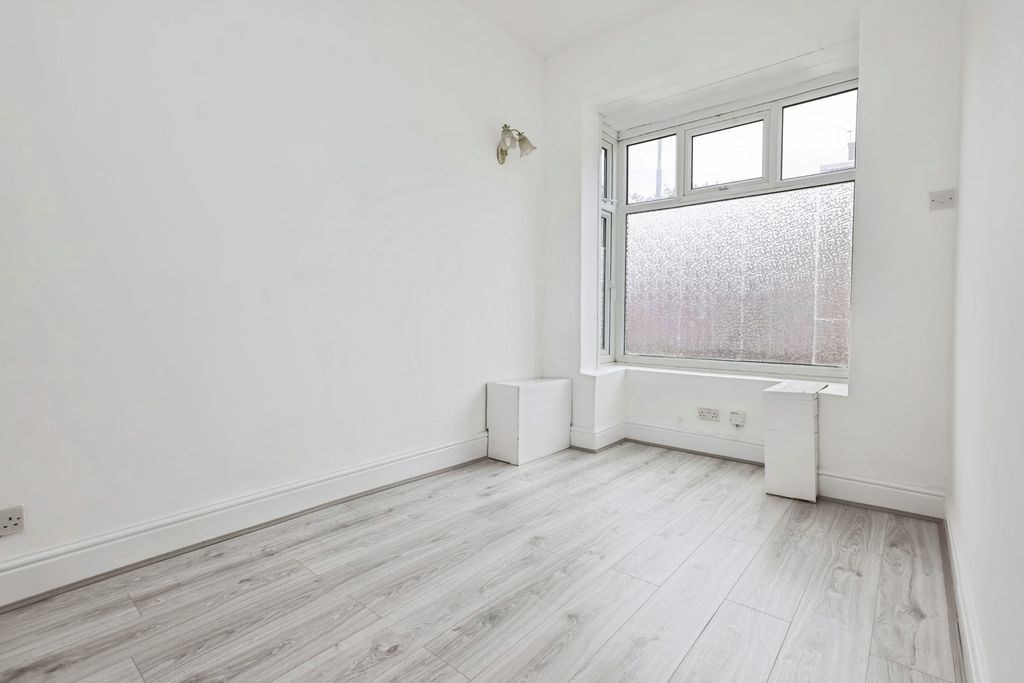 Property photo 2 of 17 Photo