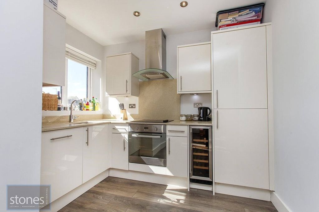 Property photo 2 of 10 Kitchen