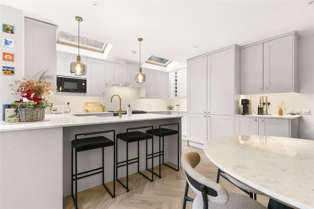 Property photo 2 of 17 Kitchen