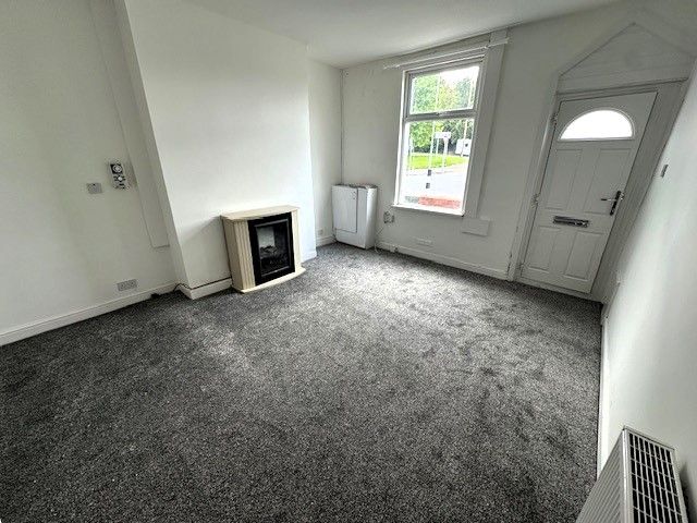 Property photo 3 of 12 Lounge
