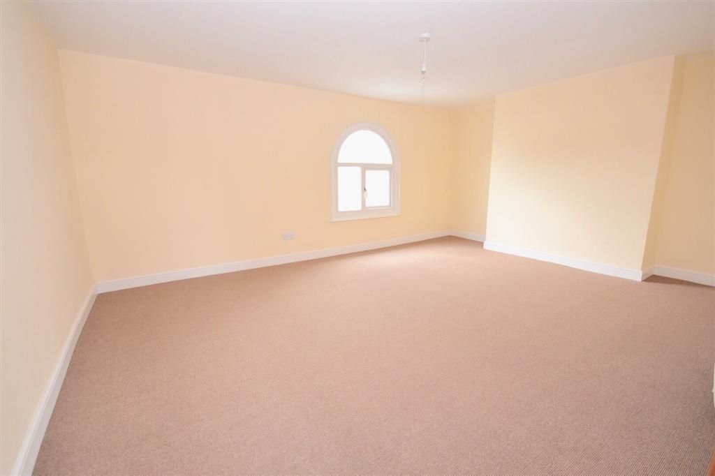 Property photo 2 of 5 Bedroom