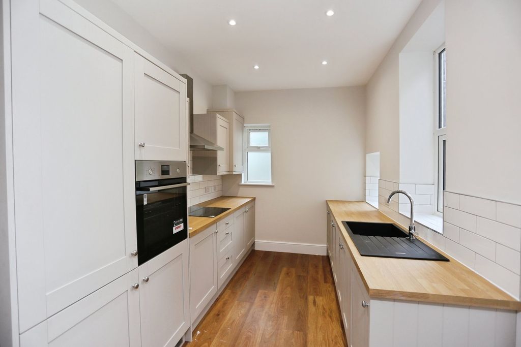 Property photo 2 of 17 Picture No. 05