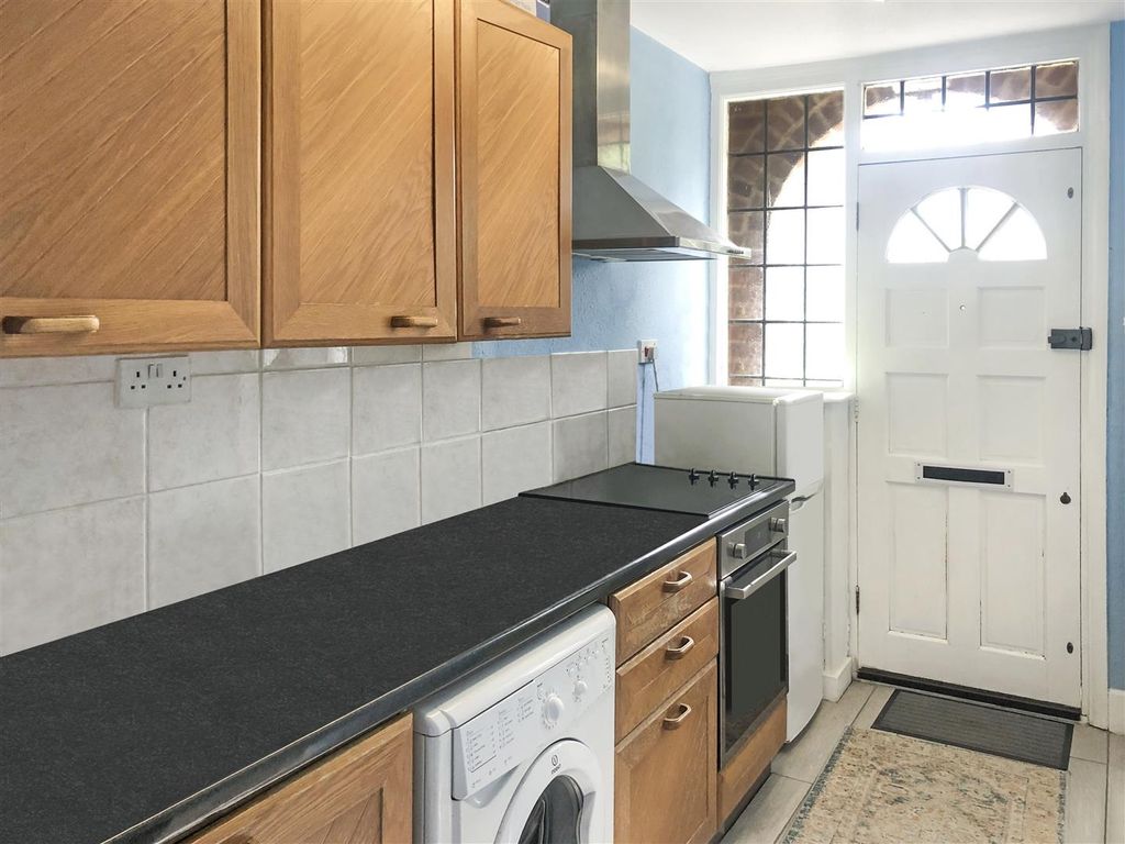 Property photo 2 of 6 Kitchen