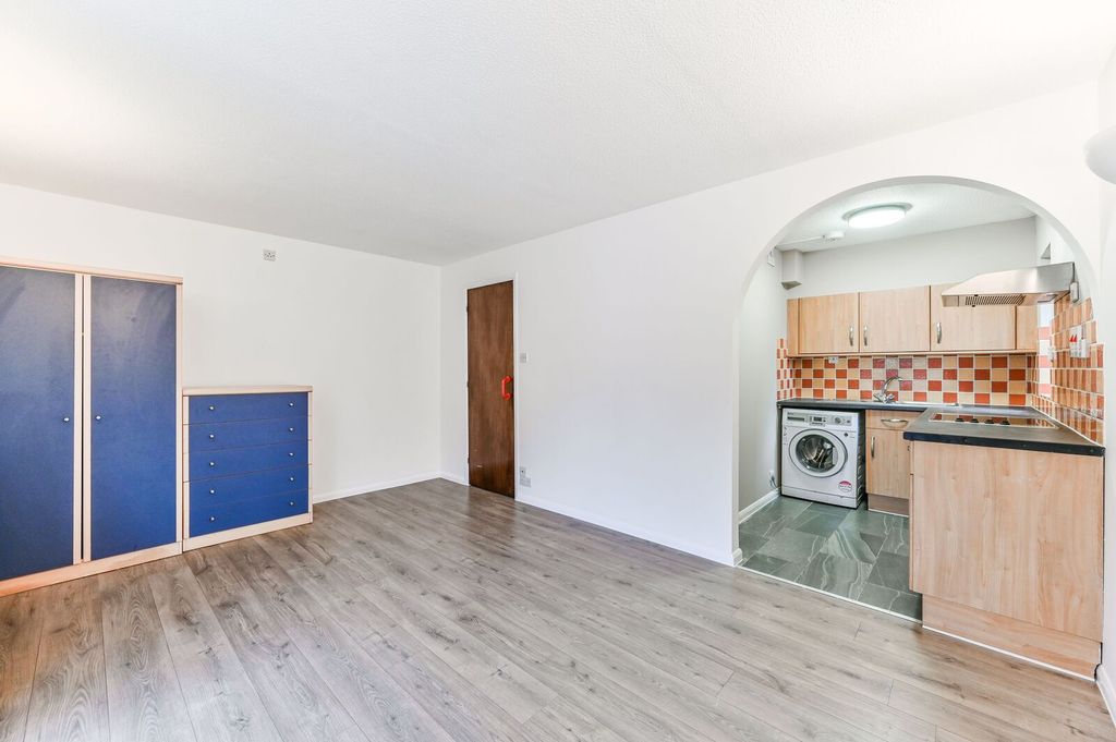 Property photo 2 of 6
