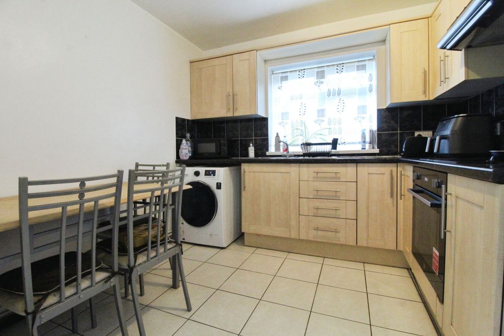 Property photo 3 of 11 Kitchen