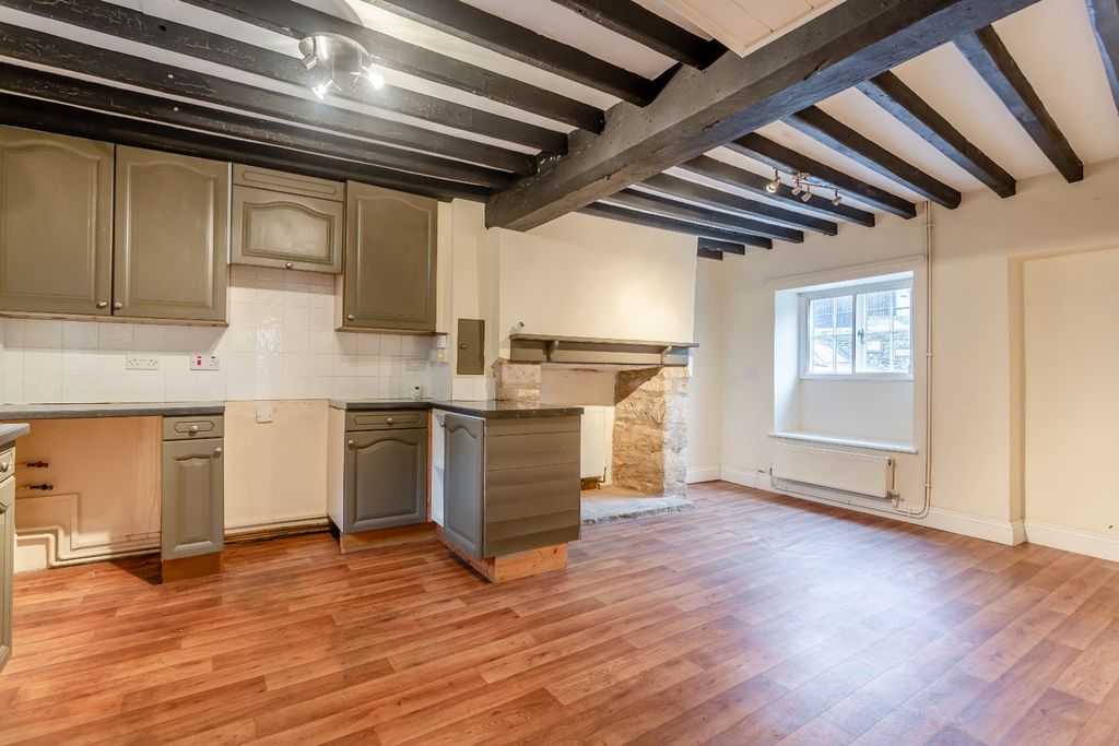 Property photo 2 of 16 Picture No. 11