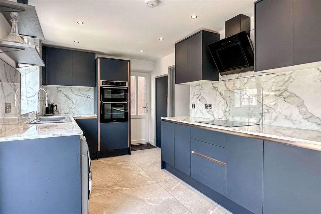 Property photo 3 of 20 Kitchen