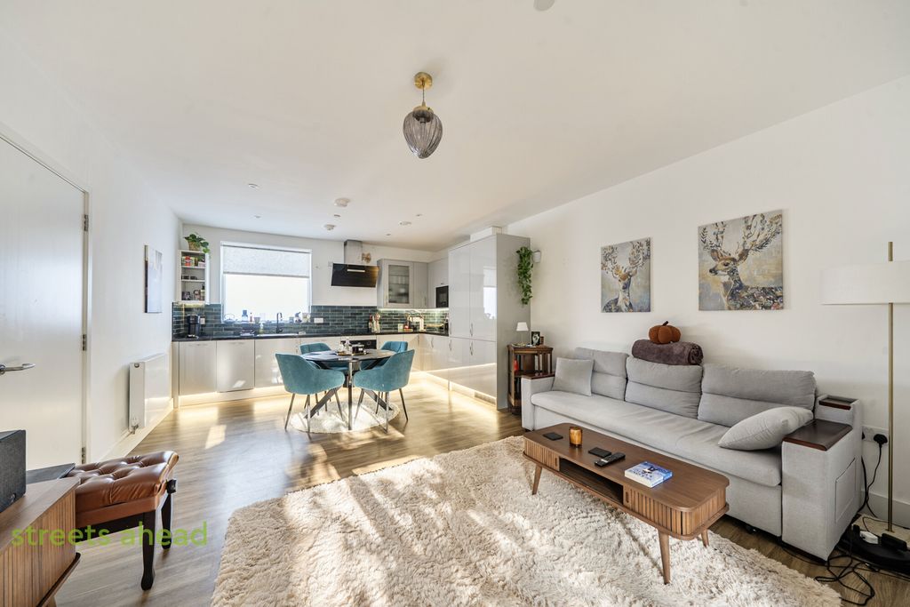 Property photo 1 of 14 E86E99A7-A6d5-495...