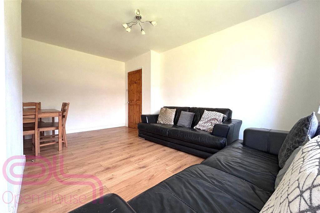 Property photo 2 of 11 Wolsey Close - Reception 2.Jpg