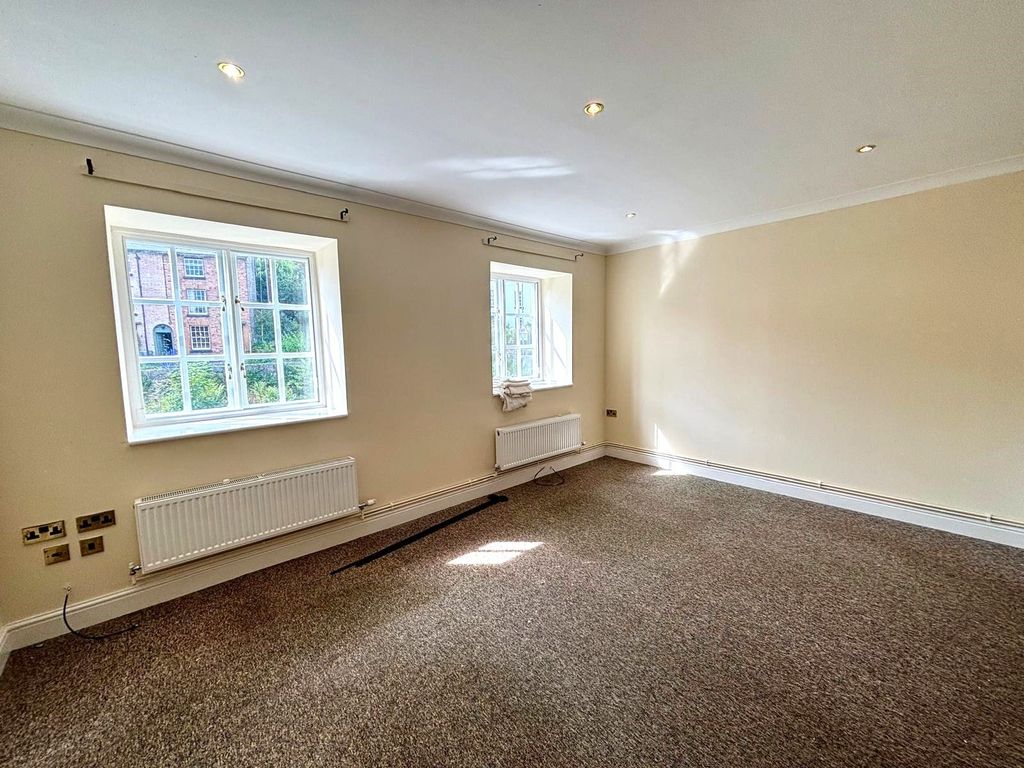 Property photo 2 of 5 Picture No. 15
