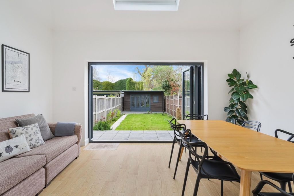 Property photo 3 of 22 Barn Close