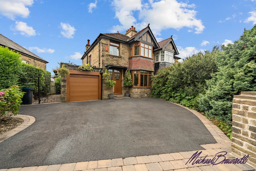 Property photo 1 of 32