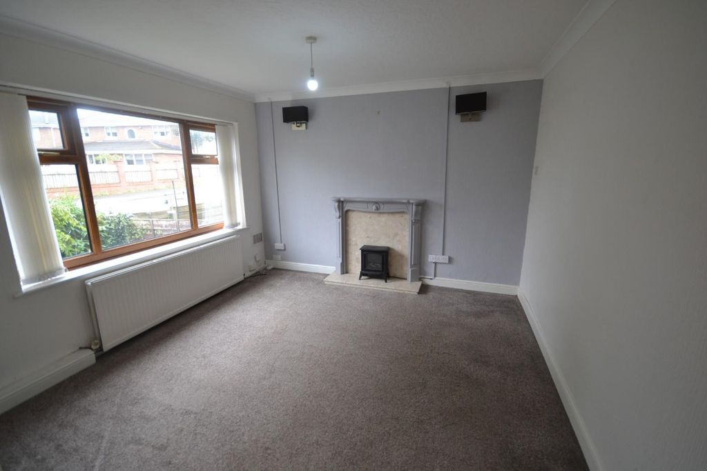 Property photo 2 of 11 Lounge