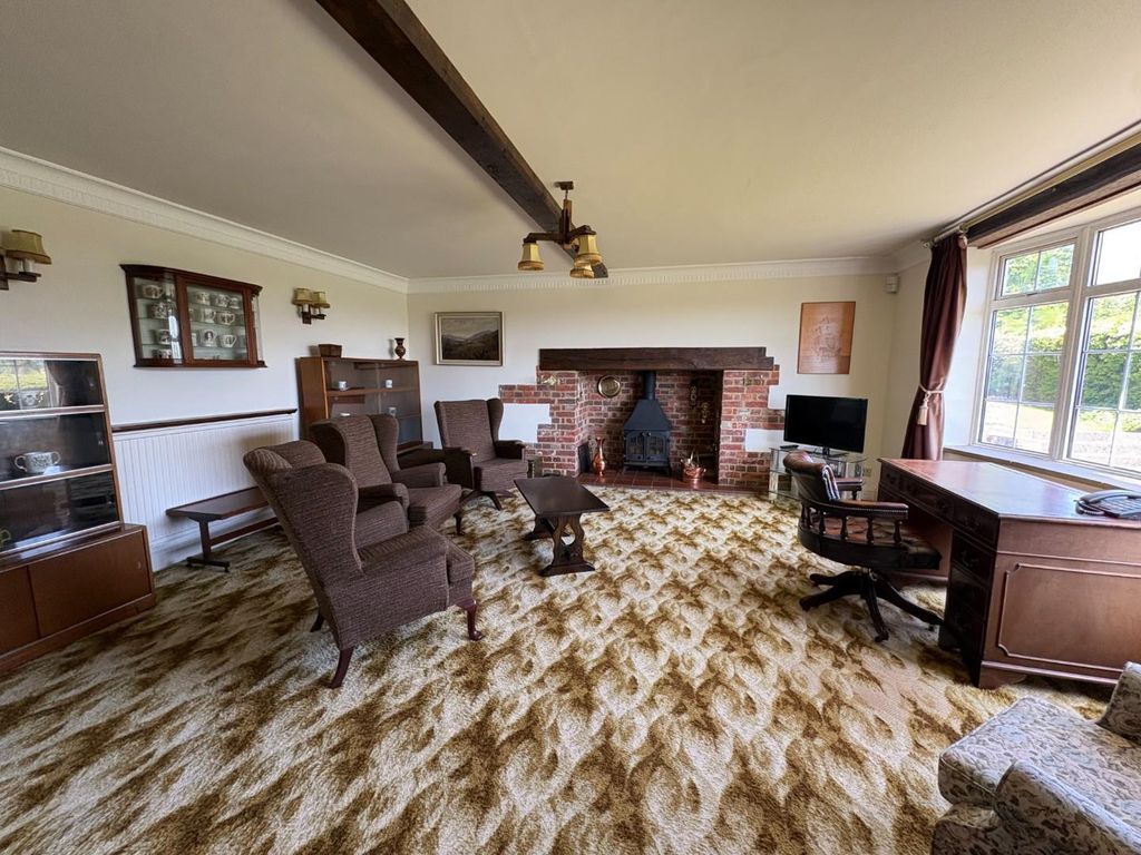 Property photo 3 of 34 Sitting Room