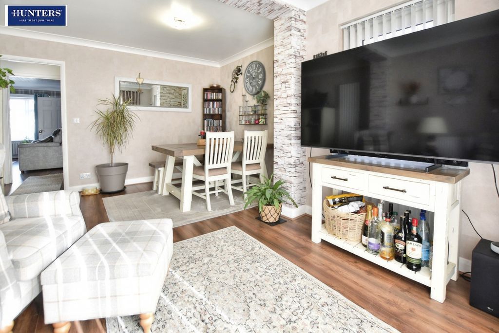 Property photo 3 of 19 Lounge / Diner