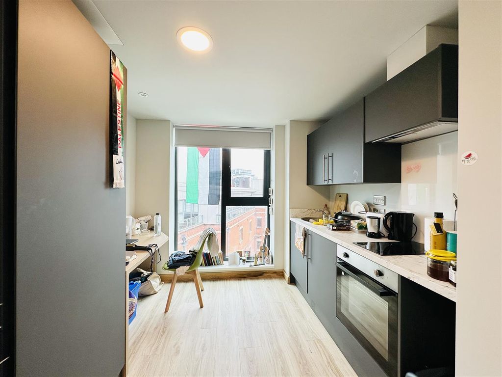 Property photo 3 of 20 Studio