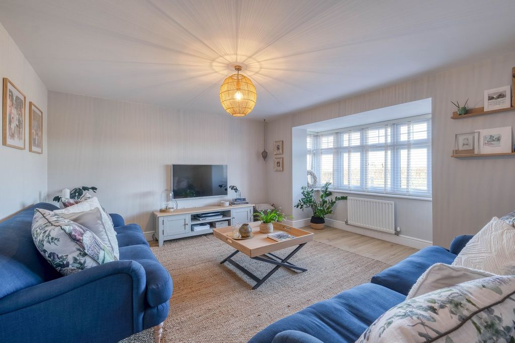 Property photo 2 of 31