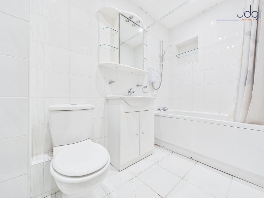 Property photo 3 of 10 Bathroom