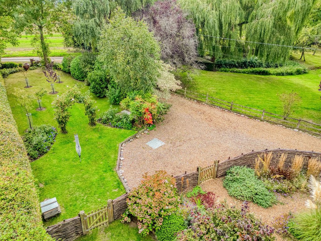 Property photo 2 of 34