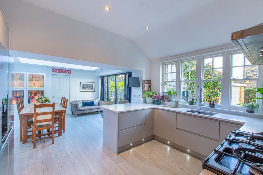 Property photo 2 of 27