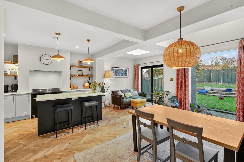 Property photo 3 of 30