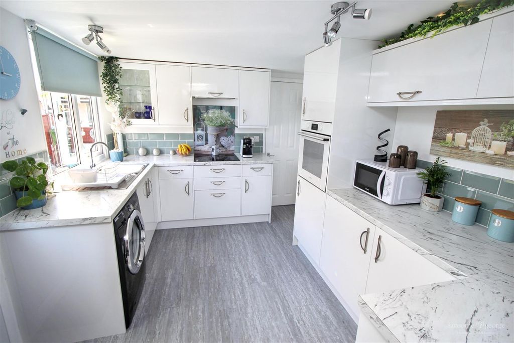 Property photo 2 of 15 Kitchen