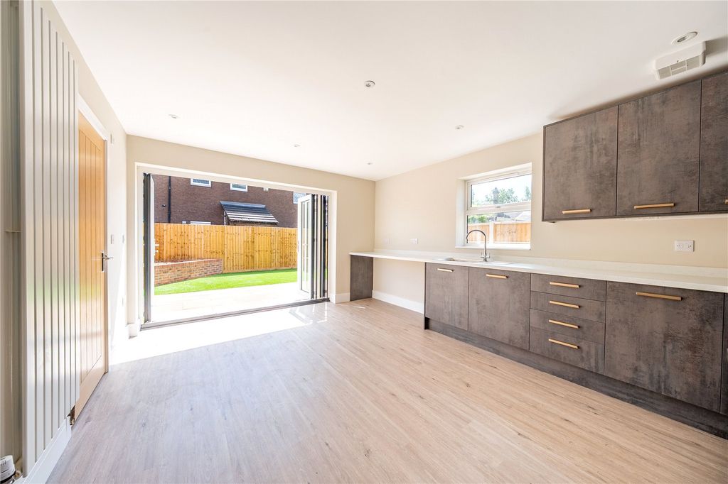 Property photo 2 of 27 Picture No. 69