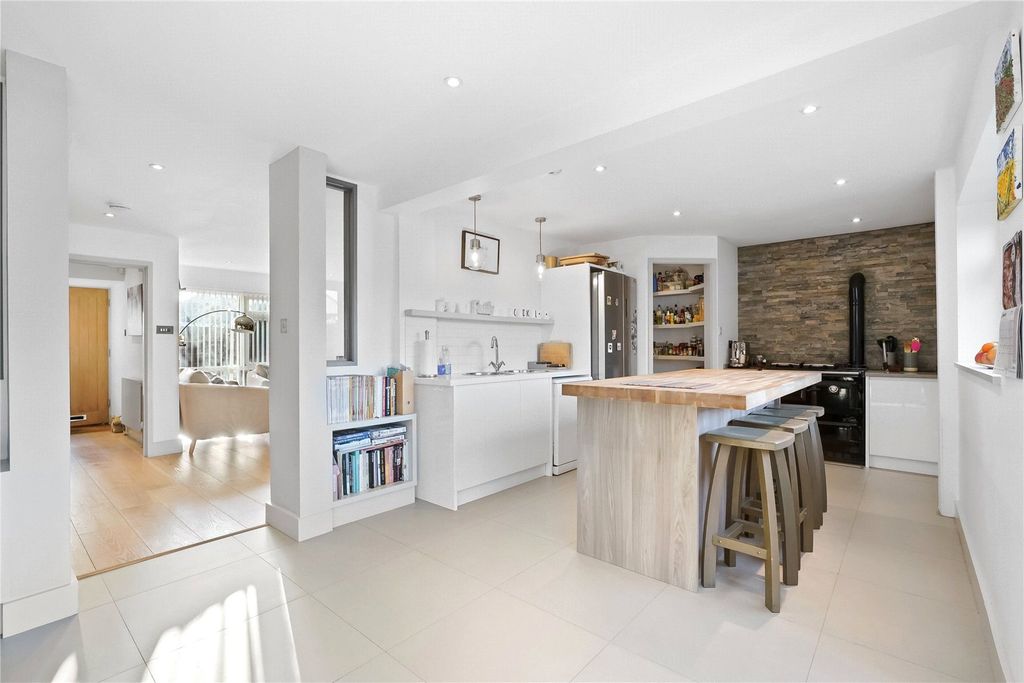 Property photo 1 of 17 Picture No. 11