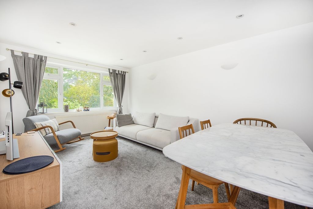 Property photo 1 of 12 35A-The-Grove-0004