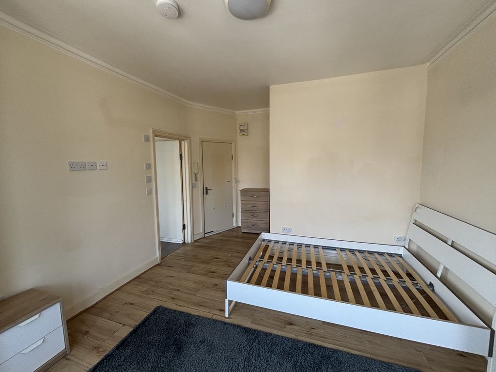 Property photo 1 of 6 An En Suite First Floor Room