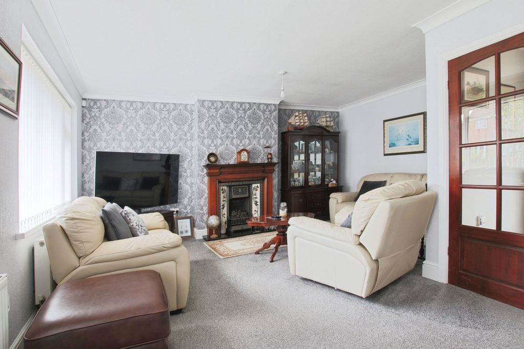 Property photo 3 of 16 4218547