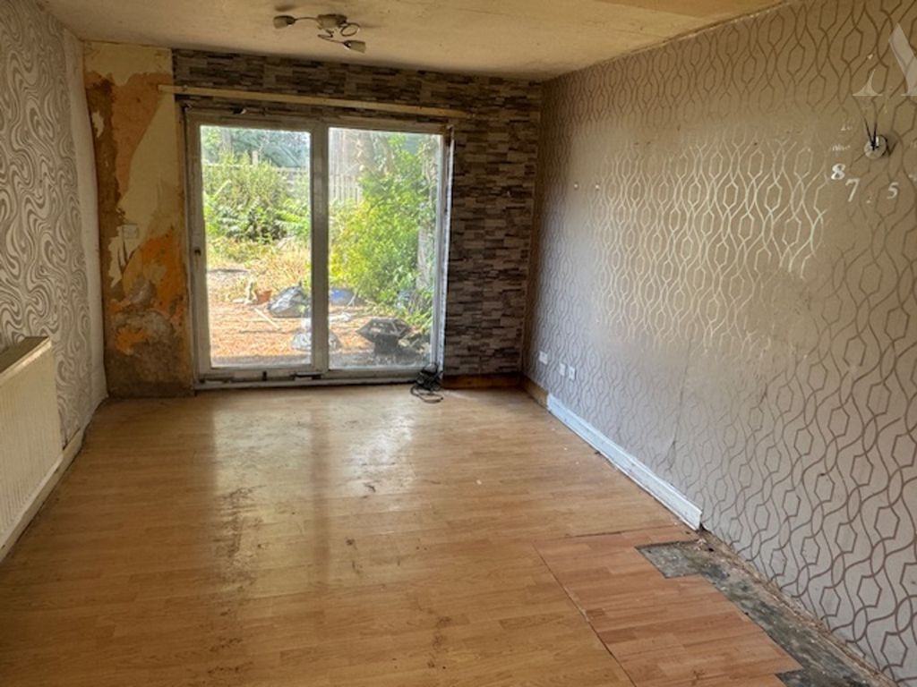 Property photo 2 of 9 78 Cheltenham Drive Lounge