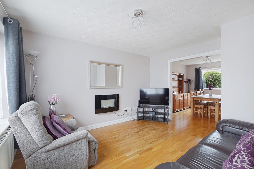 Property photo 2 of 15 4405835