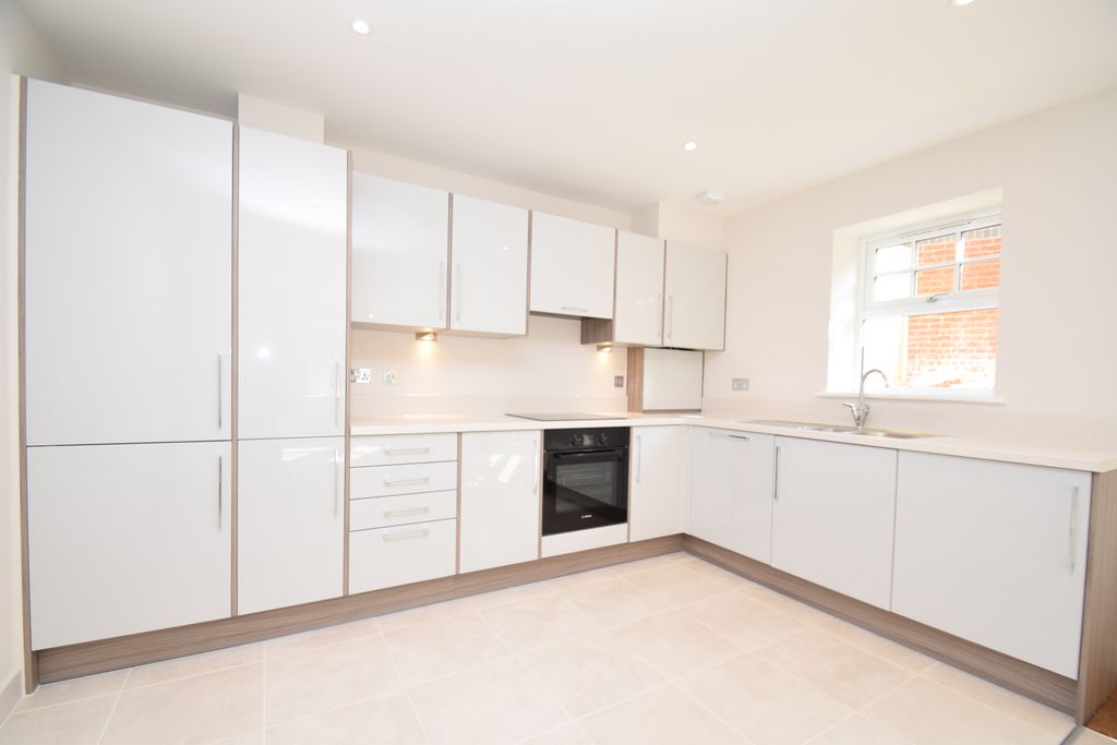 Property photo 2 of 8 Kitchen.Jpg