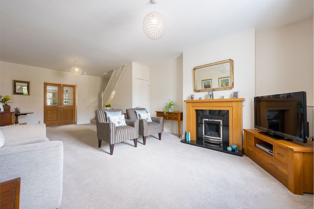 Property photo 3 of 27 Front Lounge