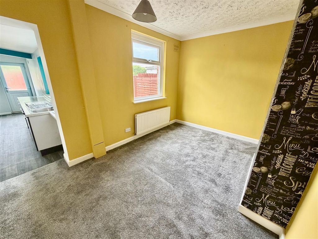 Property photo 3 of 11 Dining Room