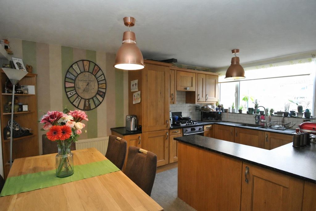 Property photo 2 of 15 Chatgpt Image Feb 11, 2026, 10_02_22 Am.Png