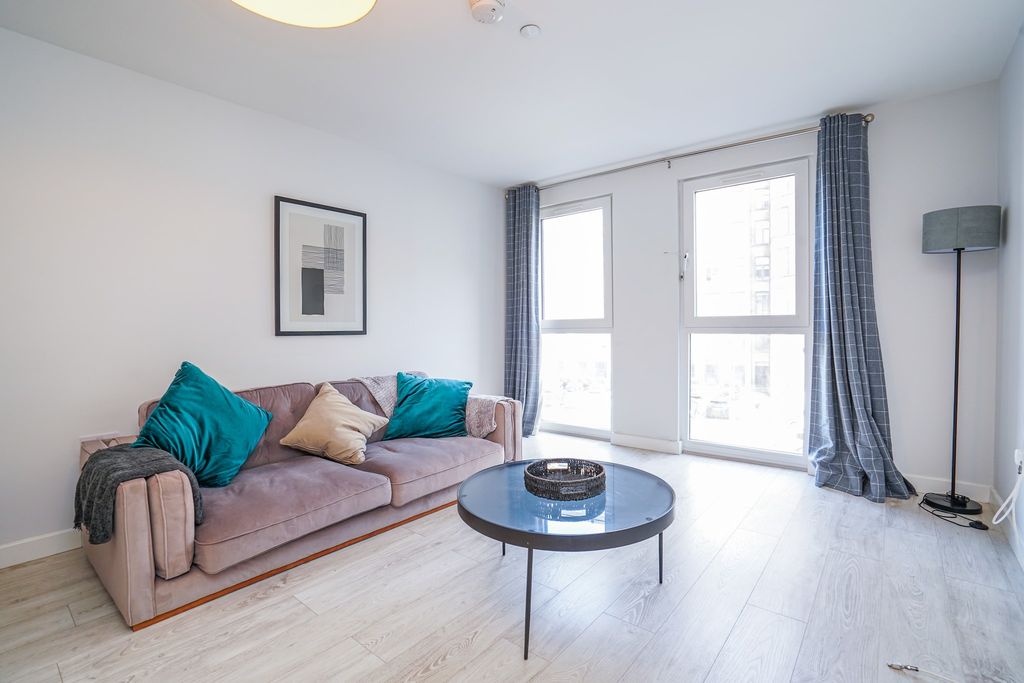 Property photo 1 of 25 Living Room
