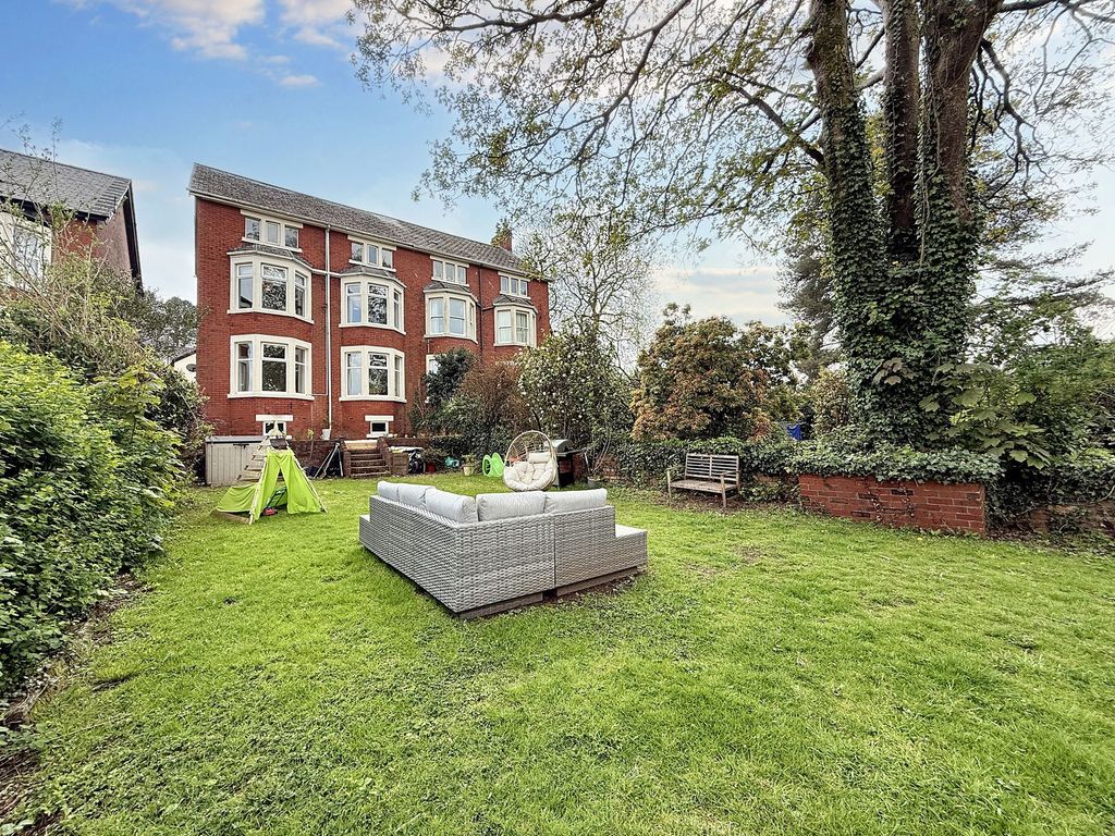 Property photo 1 of 42