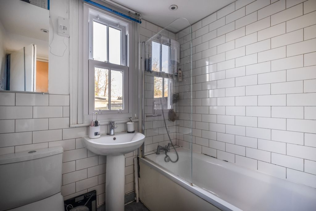 Property photo 3 of 6 Flat-A-106-Upper-...