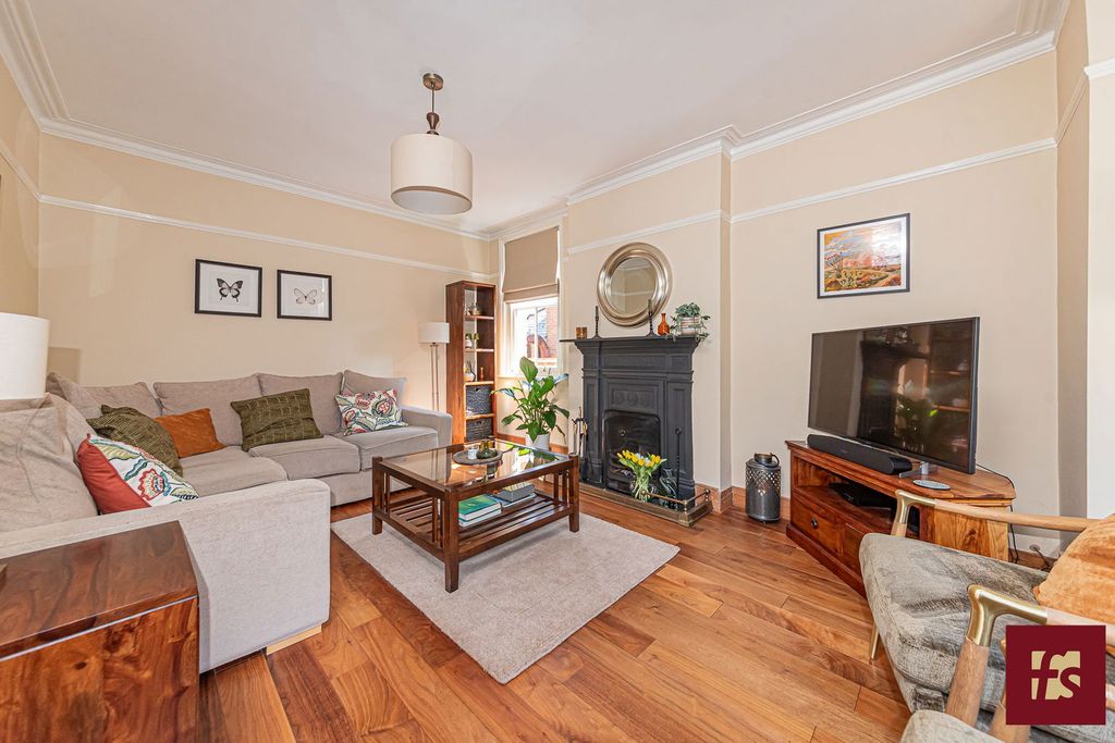 Property photo 2 of 32