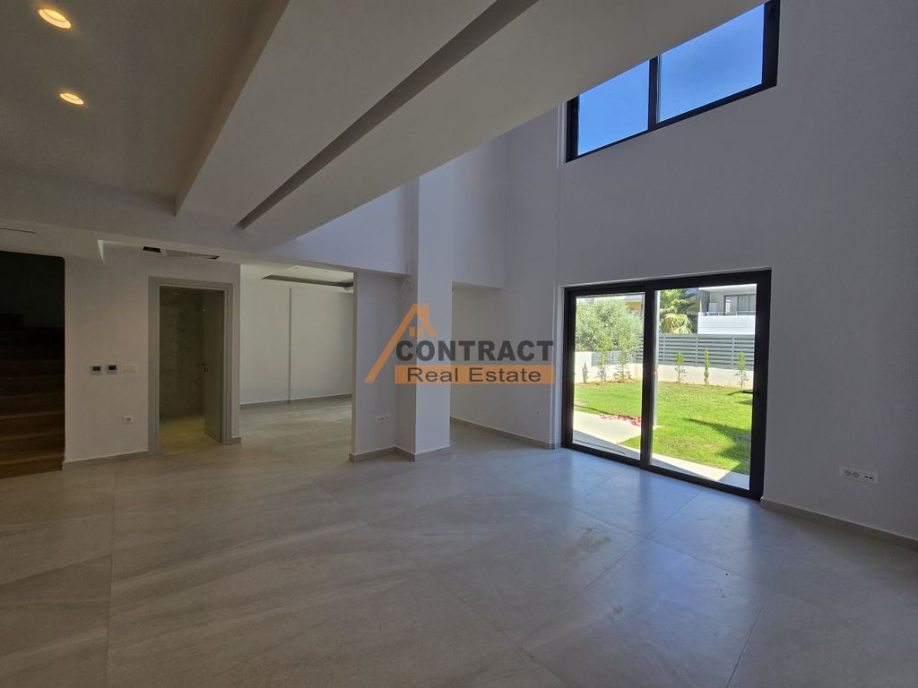 Property photo 1 of 32 Apartment, 175 Sq, For Sale