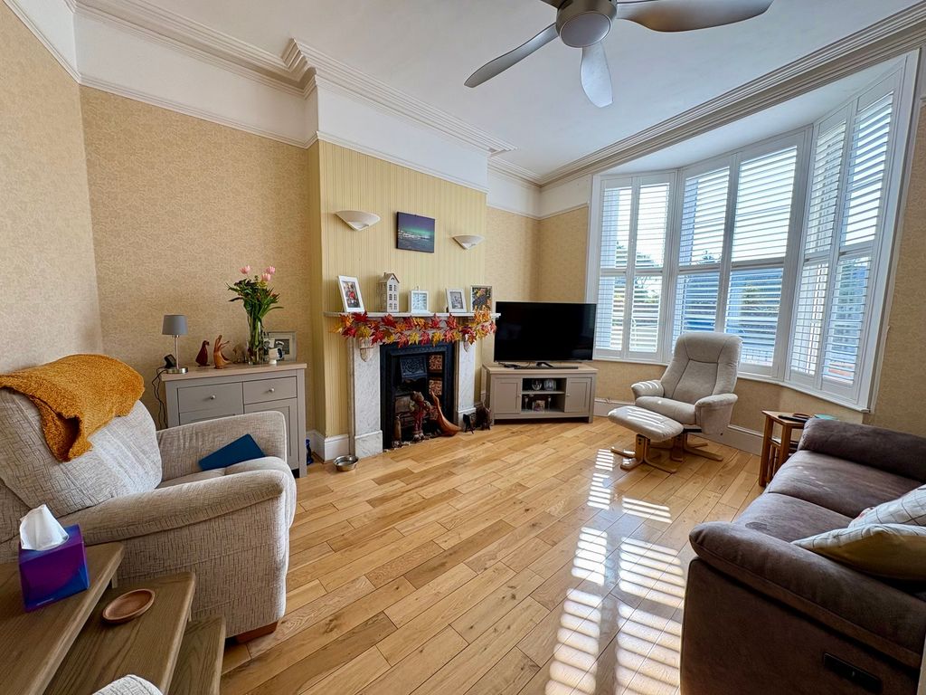 Property photo 3 of 35