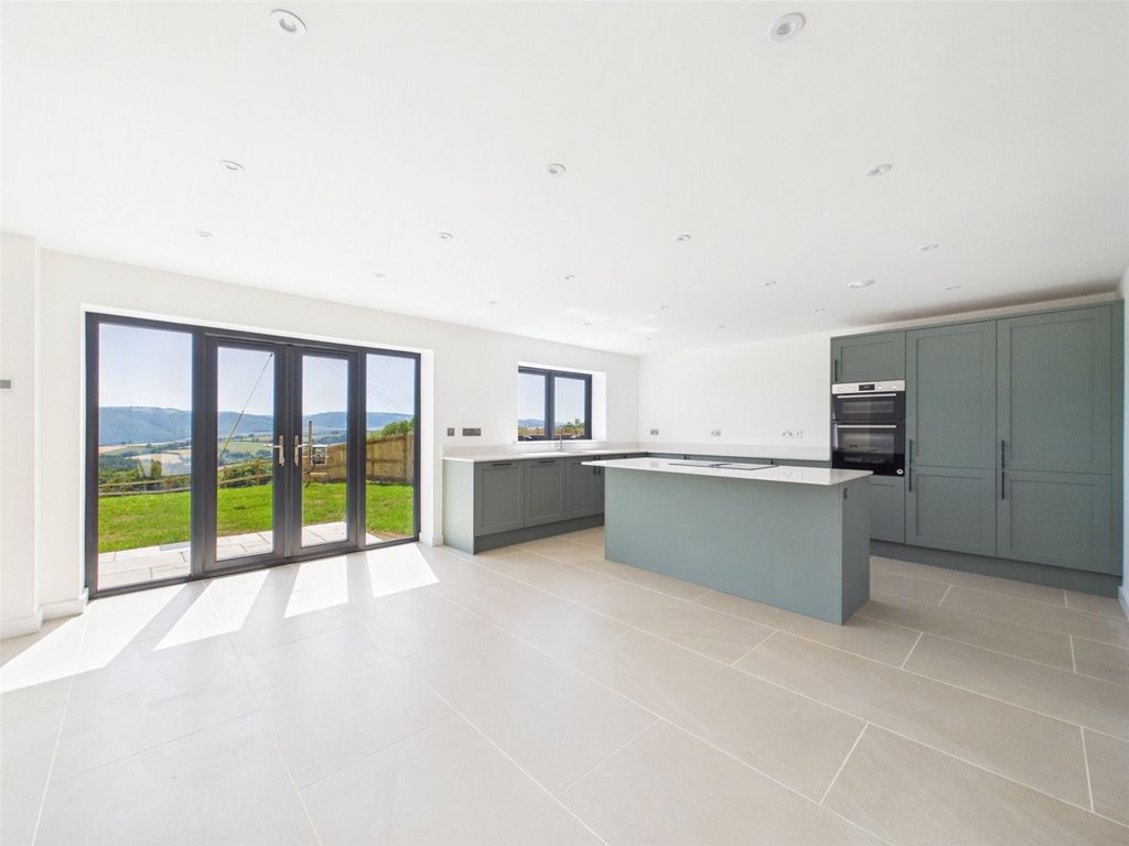 Property photo 3 of 21 Kitchen / Dining