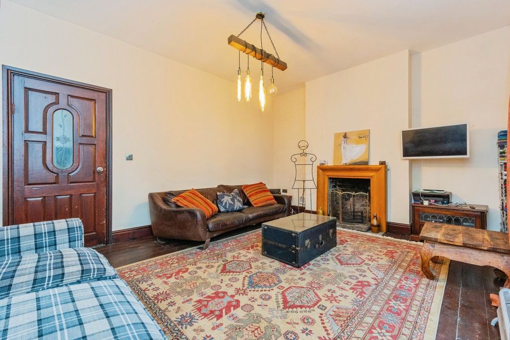 Property photo 2 of 20